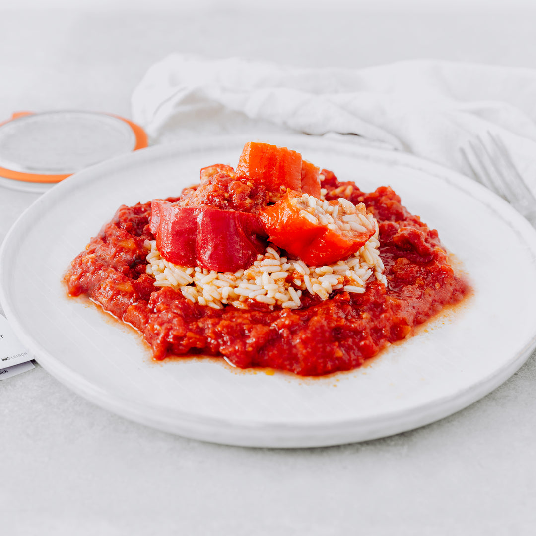 Gefüllte Paprika mit Tomatensauce